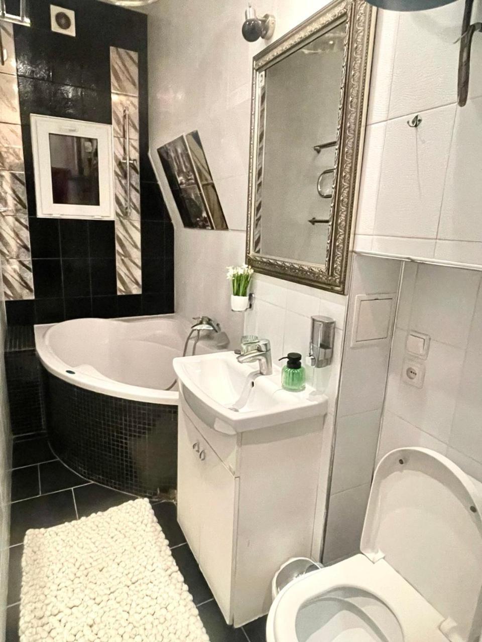 Apartments De-Ribas โอเดสซา ภายนอก รูปภาพ
